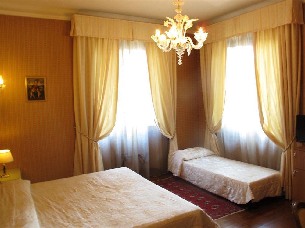 C-Hotels De Rose Palace Флоренция Екстериор снимка