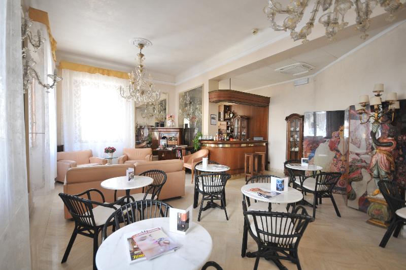 C-Hotels De Rose Palace Флоренция Екстериор снимка