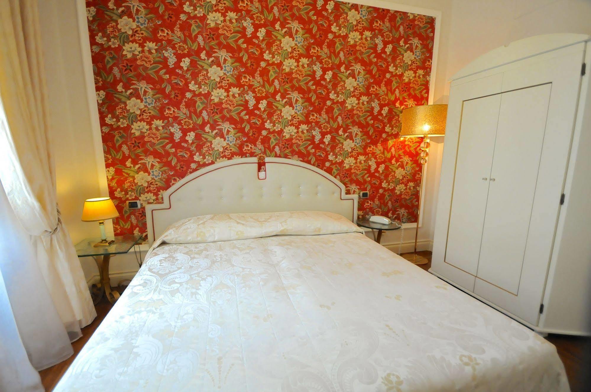C-Hotels De Rose Palace Флоренция Екстериор снимка