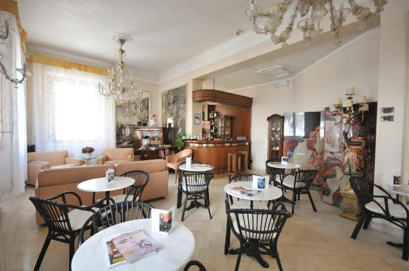 C-Hotels De Rose Palace Флоренция Екстериор снимка